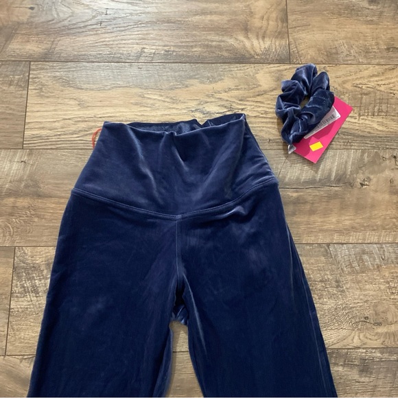 Shefit Velour Leggings - Picture 7 of 11